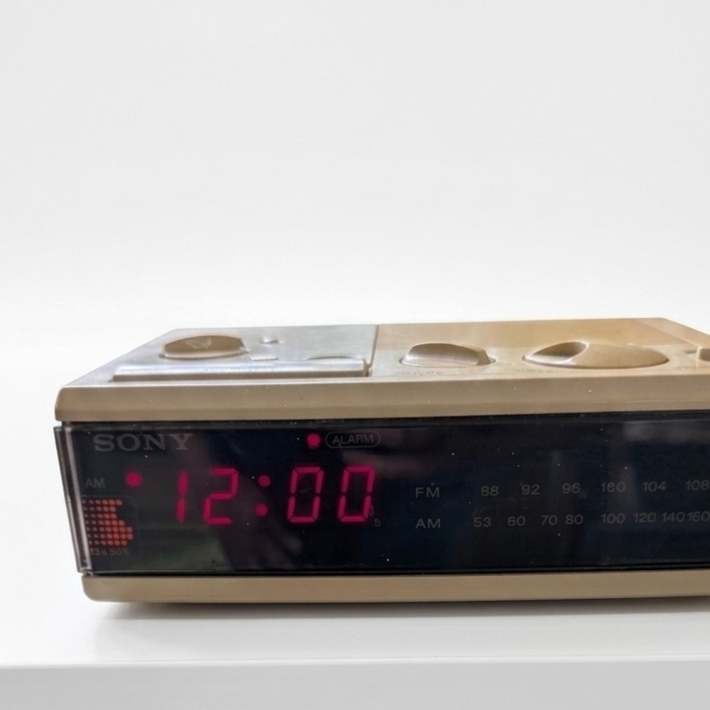 Sony Dream Machine Clock Radio Digital Display FM/AM Alarm Beige Retro